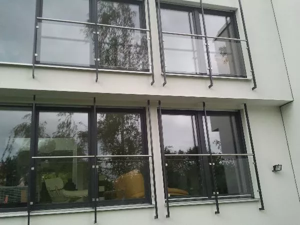 Balkontürsicherung mit Glaselementen Balkontürsicherung mit Glaselementen
